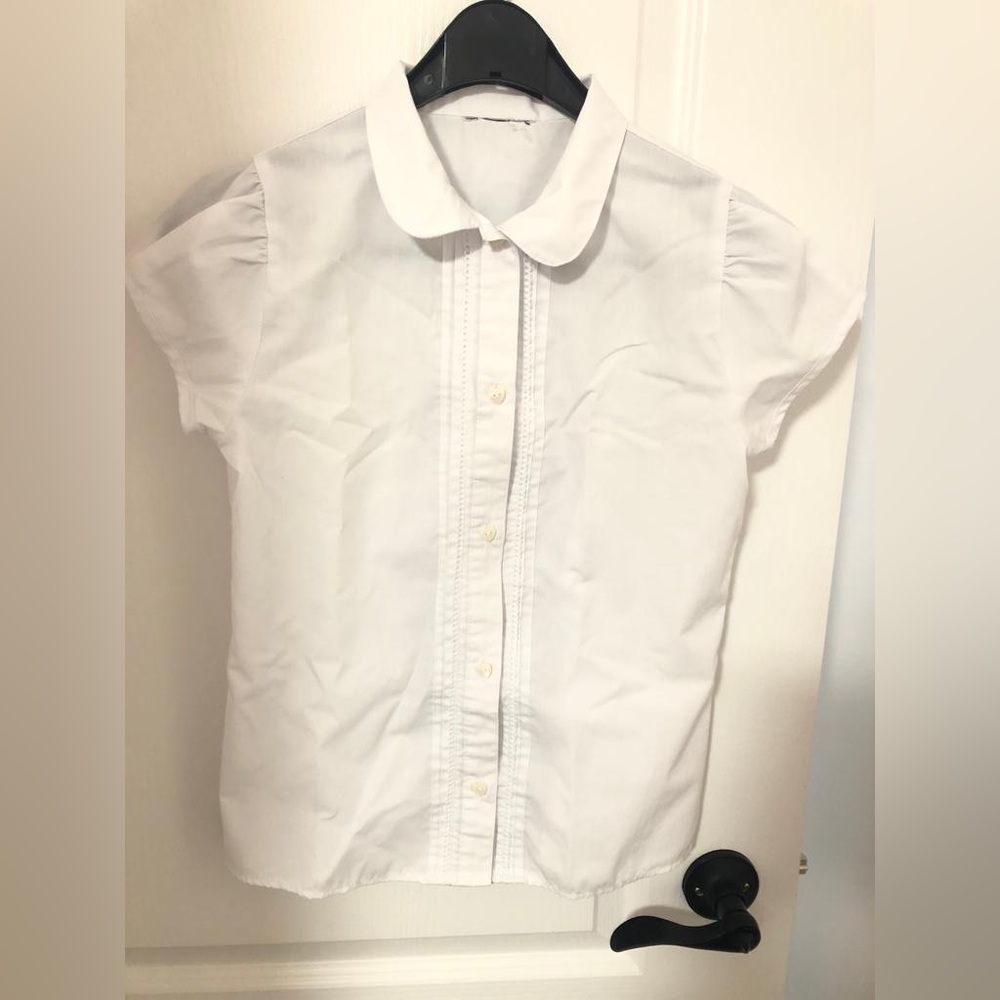 White top with collar
